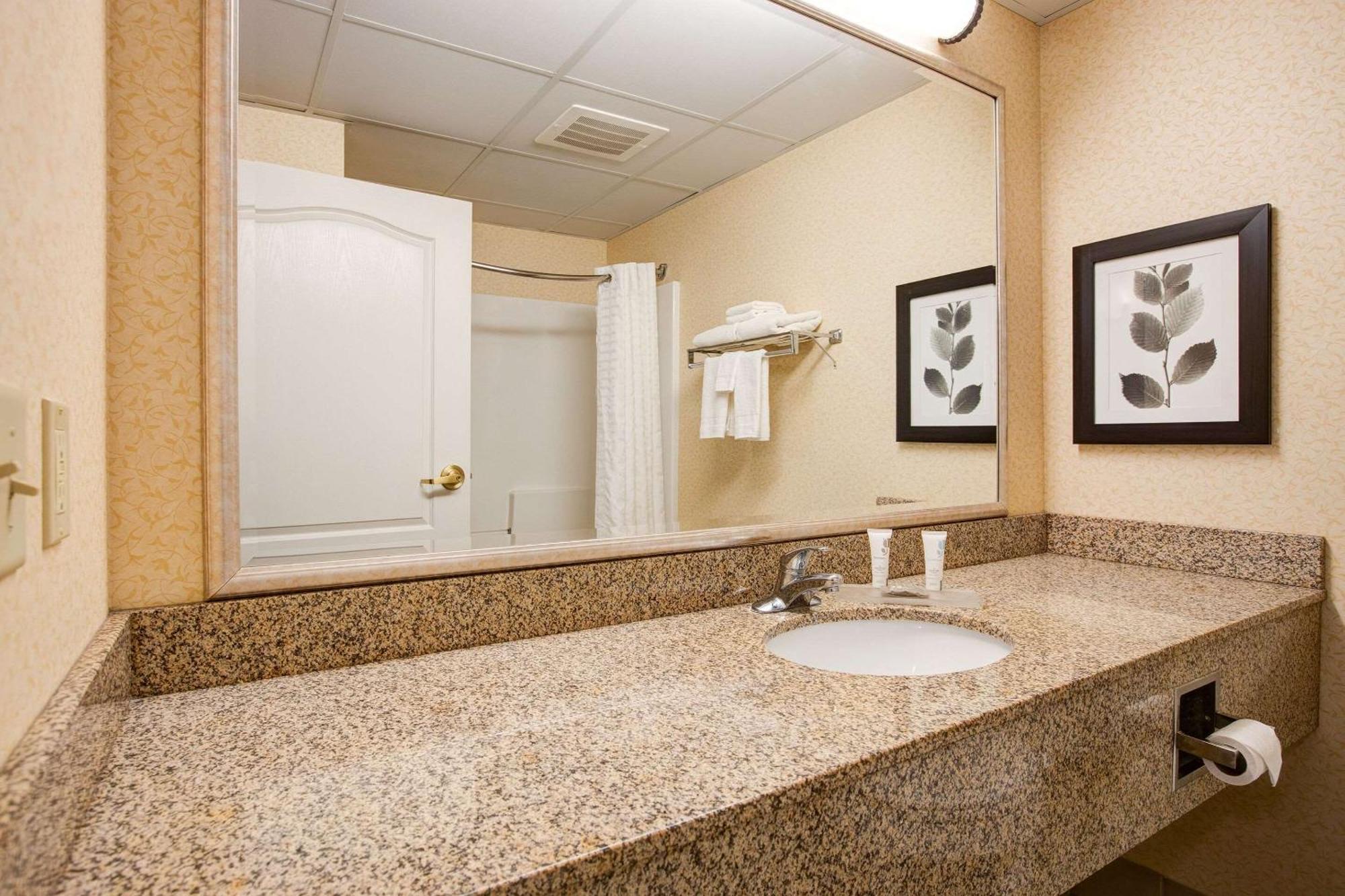 Comfort Inn & Suites St Paul Northeast Vadnais Heights Εξωτερικό φωτογραφία